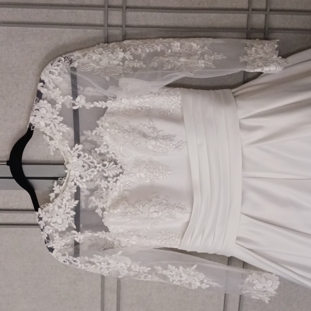 Wedding dress size 4 petit